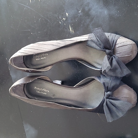 Simply Vera Vera Wang charcoal heels size 10 - Picture 3 of 5